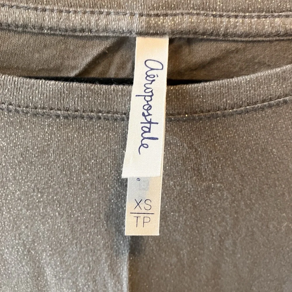 Aeropostale Women's Silver Gray Shimmer Crop T Shirt top Size‎ XS Relaxed Fit - Picture 2 of 6